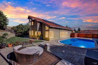 719 Rambleton Dr, Vacaville, CA 95688