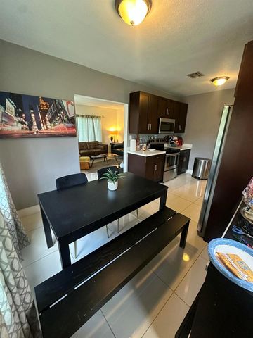 11150 Peachtree Drive, Miami, FL 33161