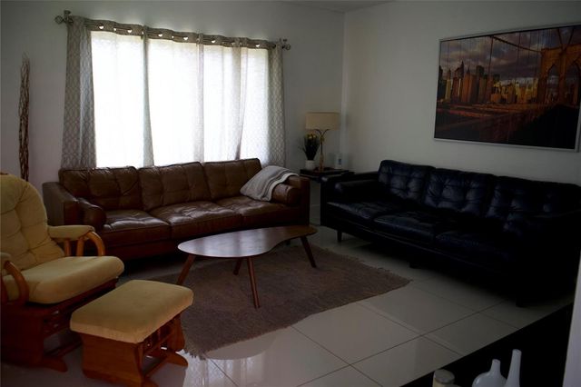 11150 Peachtree Drive, Miami, FL 33161