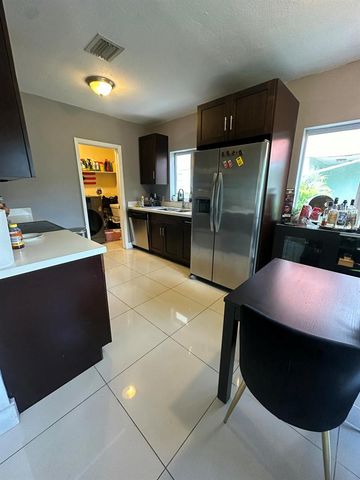 11150 Peachtree Drive, Miami, FL 33161