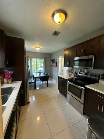 11150 Peachtree Drive, Miami, FL 33161