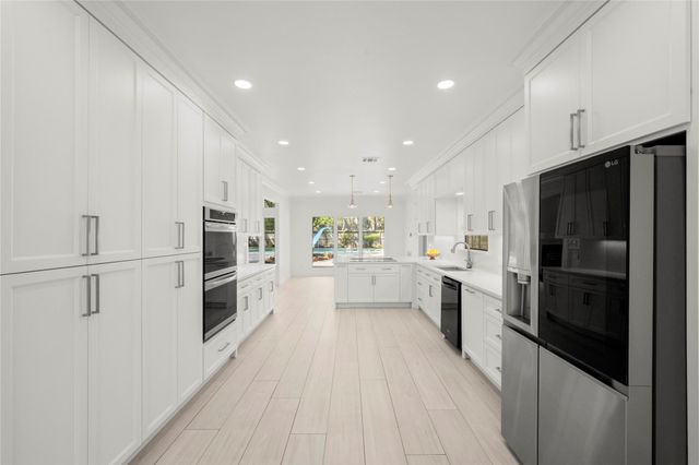 2103 Woodford Green Drive, Kingwood, TX 77339