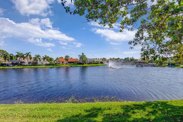 12870 La Rochelle Circle, Palm Beach Gardens, FL 33410