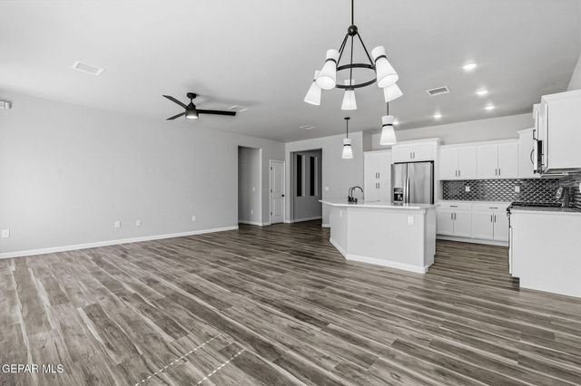 6070 ZINC HILL Street, Santa Teresa, NM 88008
