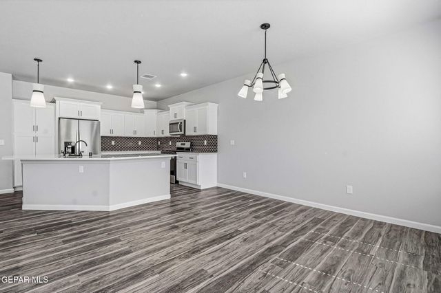 6070 ZINC HILL Street, Santa Teresa, NM 88008