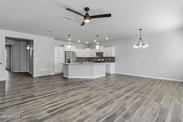6070 ZINC HILL Street, Santa Teresa, NM 88008