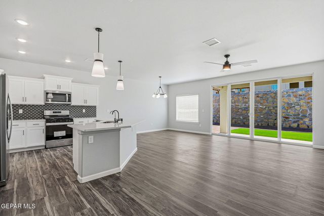 6070 ZINC HILL Street, Santa Teresa, NM 88008