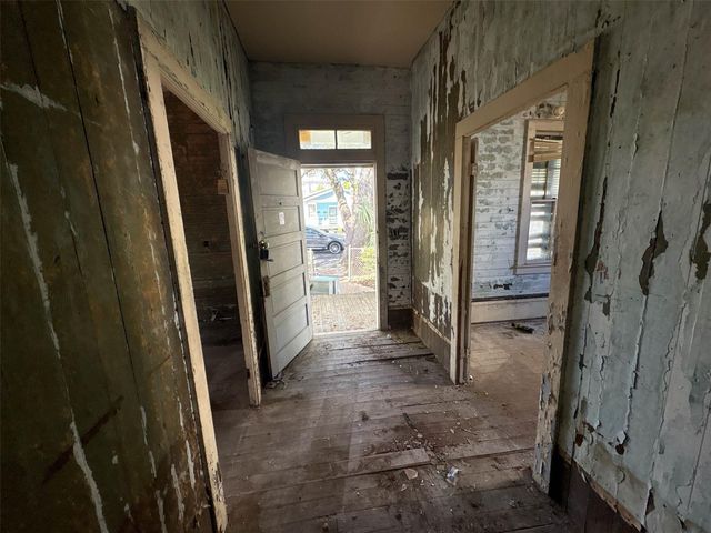 1220 34th Street, Galveston, TX 77550