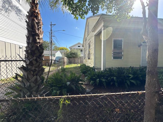 1220 34th Street, Galveston, TX 77550