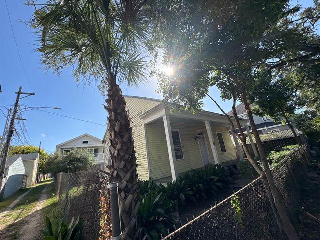 1220 34th Street, Galveston, TX 77550