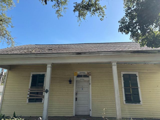 1220 34th Street, Galveston, TX 77550