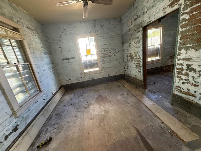 1220 34th Street, Galveston, TX 77550