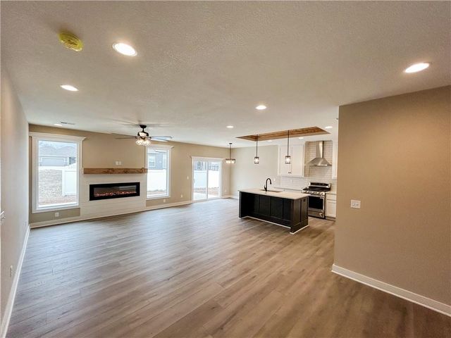 11800 E 231st Street, Peculiar, MO 64078