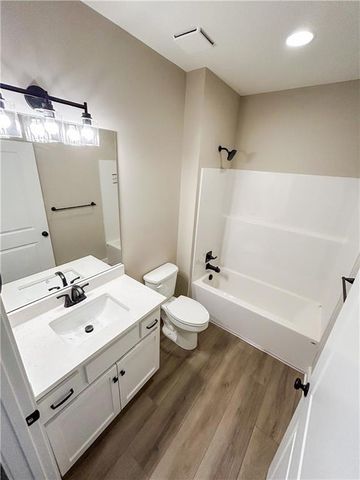 11800 E 231st Street, Peculiar, MO 64078