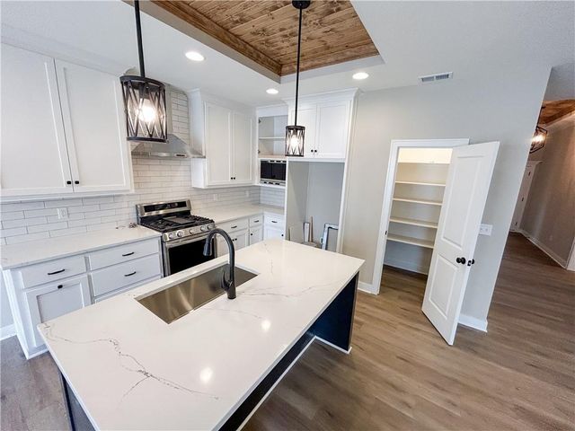 11800 E 231st Street, Peculiar, MO 64078