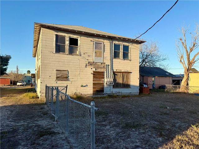 719 W Kleberg Ave, Kingsville, TX 78363