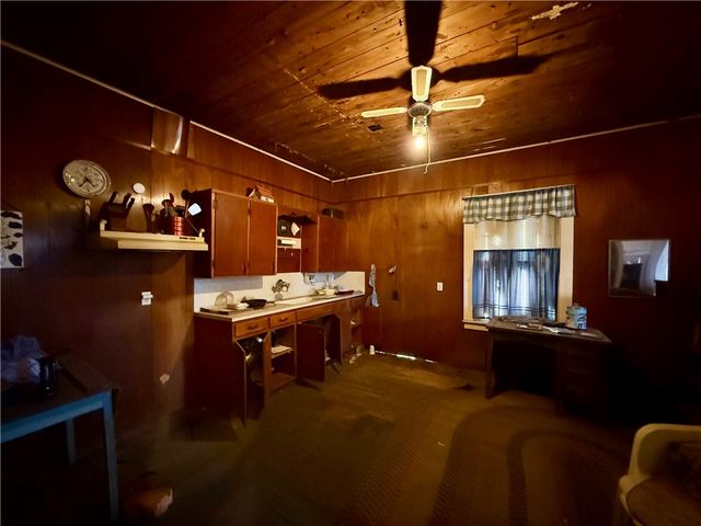 719 W Kleberg Ave, Kingsville, TX 78363