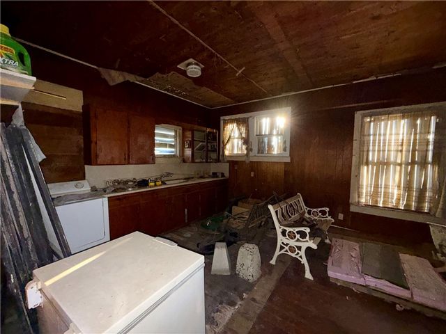 719 W Kleberg Ave, Kingsville, TX 78363