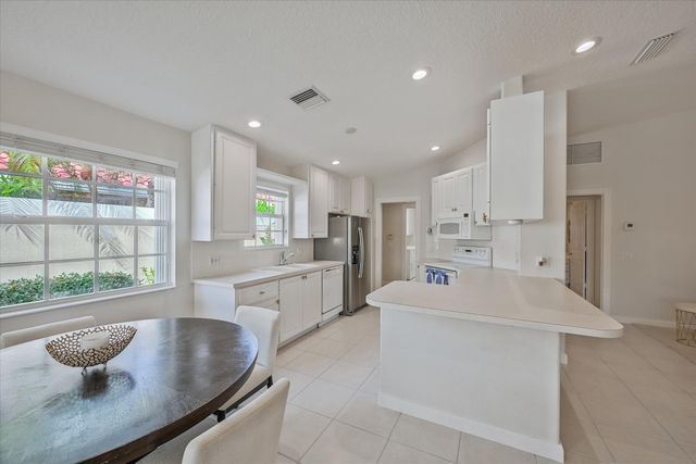 5063 Magnolia Bay Circle, Palm Beach Gardens, FL 33418