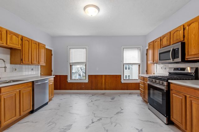 28 Central Square 3, Brockton, MA 02301