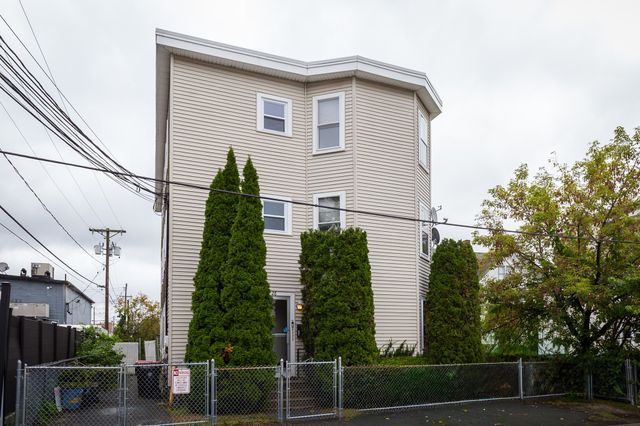 28 Central Square 3, Brockton, MA 02301