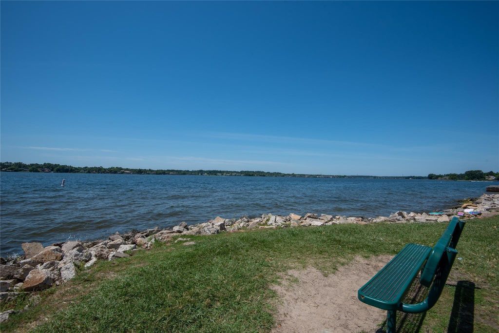 12810 Lake Shore Drive, Montgomery, TX 77356