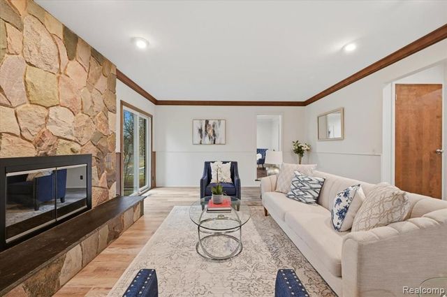 3755 Tremont Lane, Ann Arbor, MI 48105