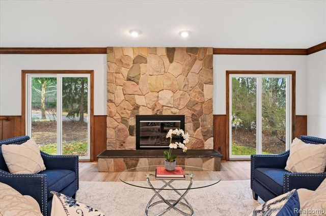 3755 Tremont Lane, Ann Arbor, MI 48105