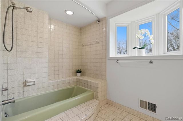 3755 Tremont Lane, Ann Arbor, MI 48105