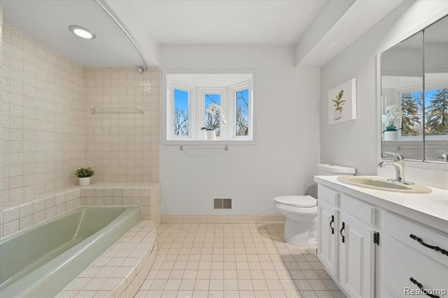 3755 Tremont Lane, Ann Arbor, MI 48105