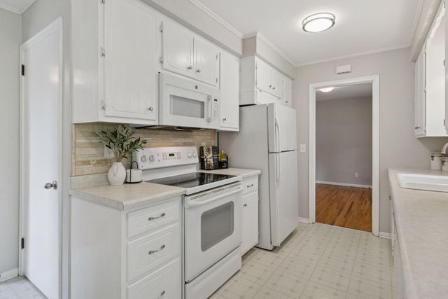 8225 Xerxes Avenue S, Bloomington, MN 55431