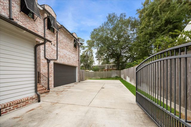 7 Hedwig Shadows Drive, Houston, TX 77024