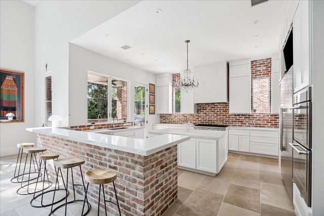 7 Hedwig Shadows Drive, Houston, TX 77024