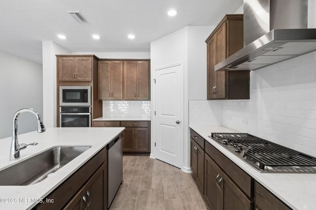 75852 WALKING PATH Lane, Yulee, FL 32097