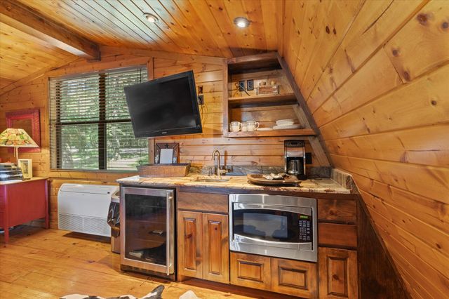 900 King Thomas Drive, Scroggins, TX 75480