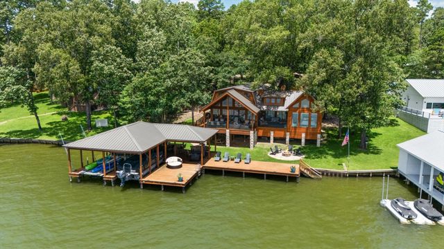 900 King Thomas Drive, Scroggins, TX 75480