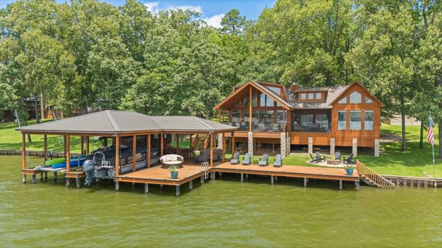 900 King Thomas Drive, Scroggins, TX 75480