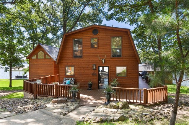 900 King Thomas Drive, Scroggins, TX 75480