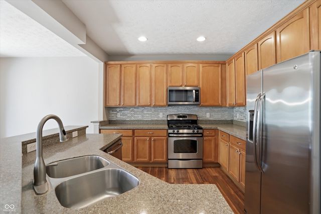 13042 Ratliff Run, Fishers, IN 46037