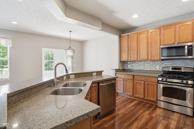 13042 Ratliff Run, Fishers, IN 46037