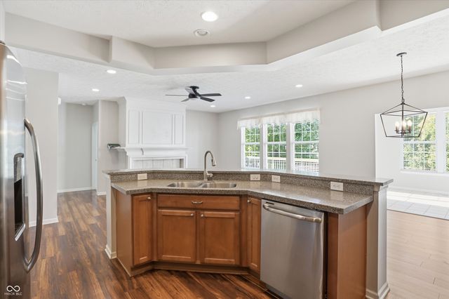 13042 Ratliff Run, Fishers, IN 46037