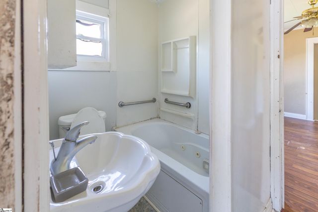 106 Williams Street, Laurens, SC 29360