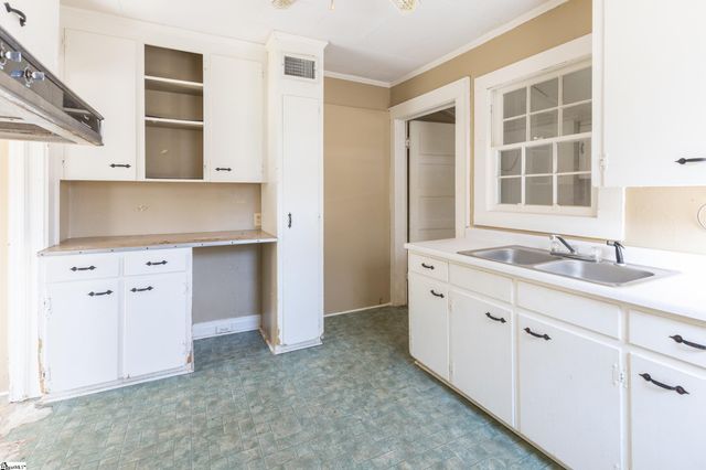 106 Williams Street, Laurens, SC 29360