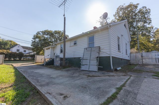 106 Williams Street, Laurens, SC 29360