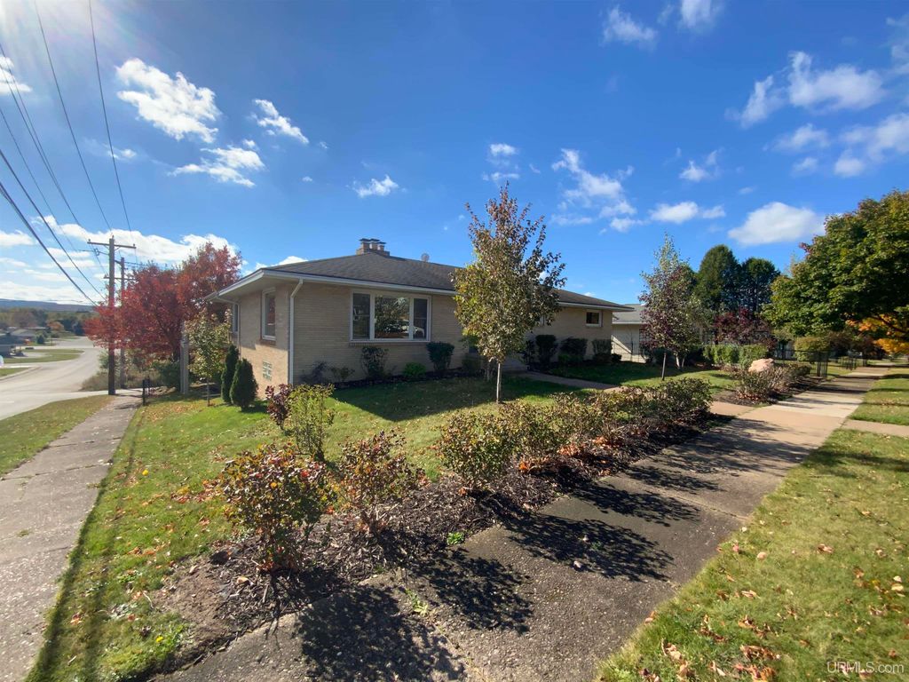 684 Mather Avenue, Ishpeming, MI 49849