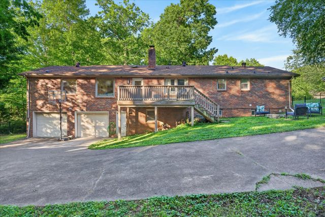 460 Rivermont Dr, Clarksville, TN 37043