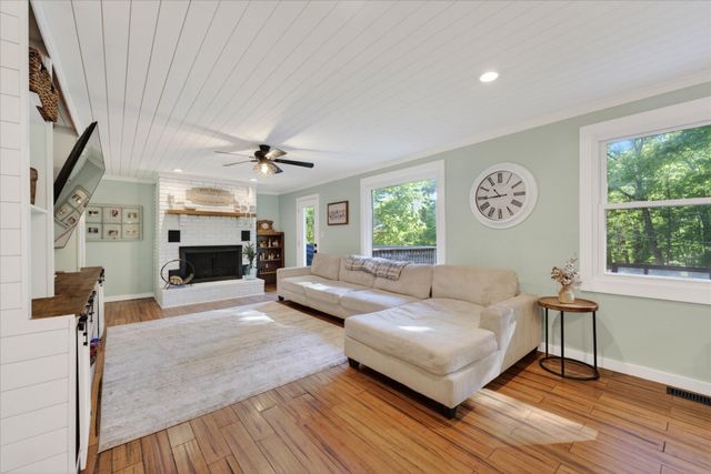 460 Rivermont Dr, Clarksville, TN 37043