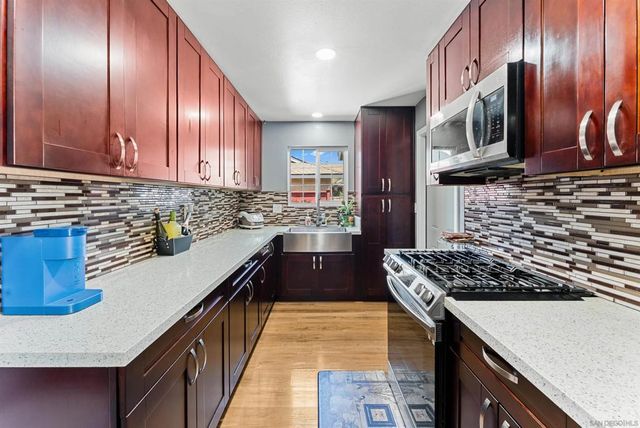 240 Ledgewood Ln, San Diego, CA 92114