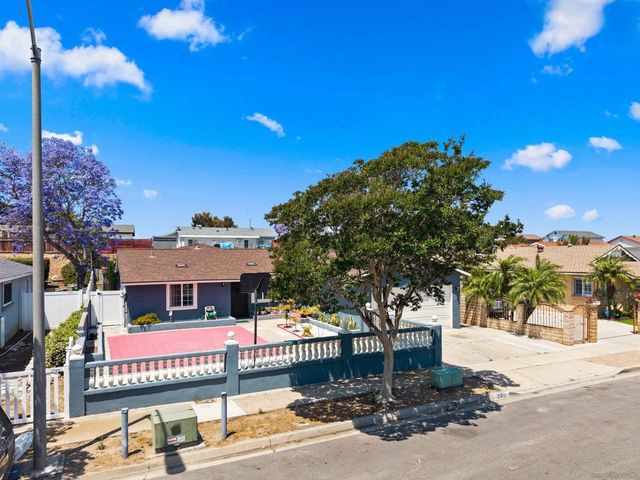 240 Ledgewood Ln, San Diego, CA 92114