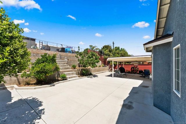240 Ledgewood Ln, San Diego, CA 92114